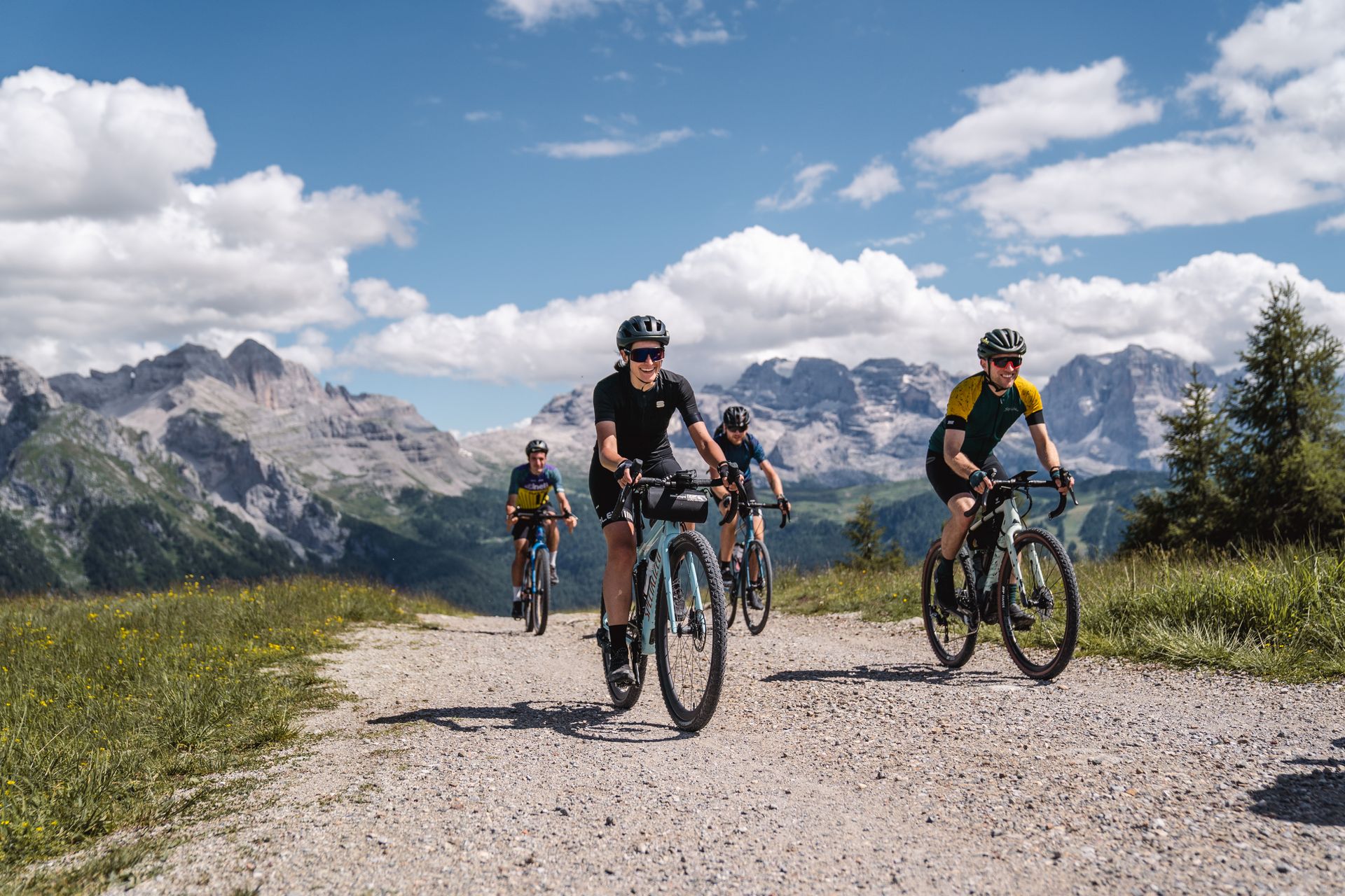 Panorama mozzafiato dal Monte Vigo durante la Unpaved Roads